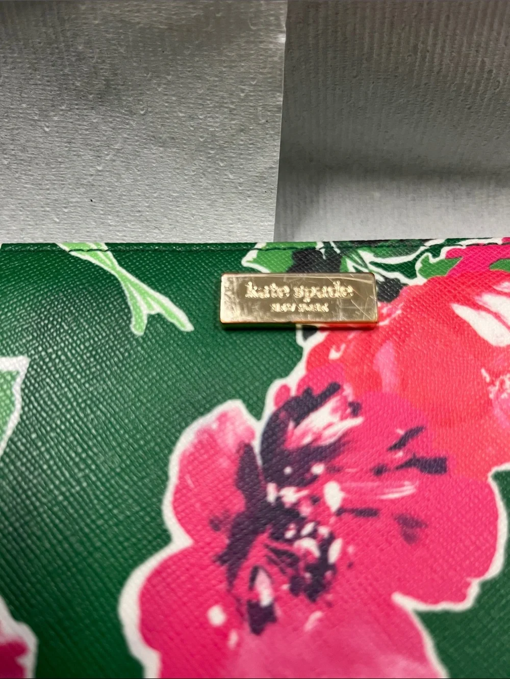 EUC Kate Spade Green Floral Zip-Around Wallet with Multicolor Blooms